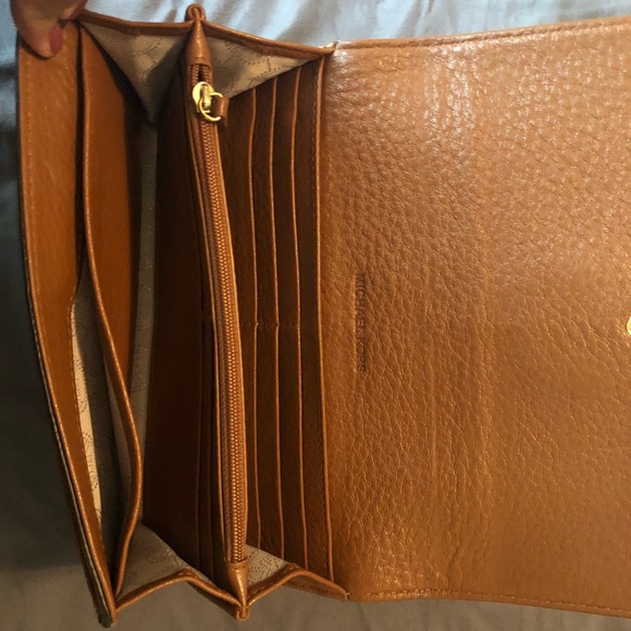 Michael Kors Crossbody & Wallet Set - Picture 6 of 7